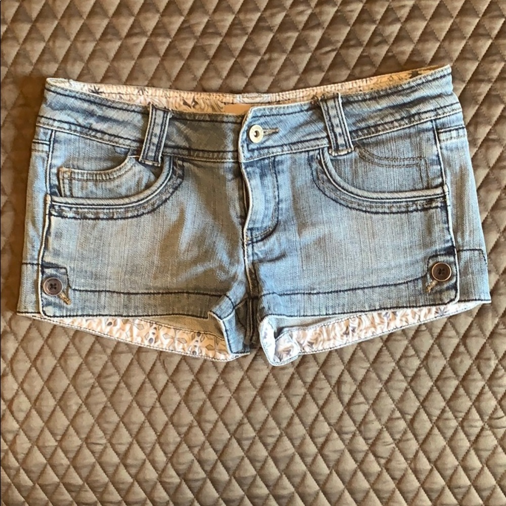 Refuge light denim shorts size 5